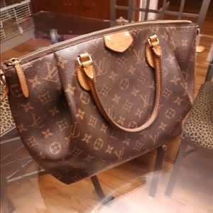 Louis Vuitton Turenne MM monogram purse